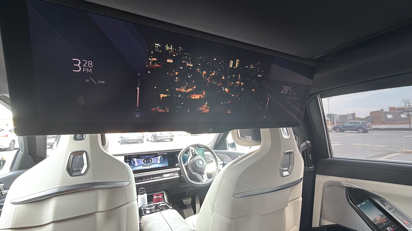BMW i7 Chauffeur Service to Queen’s Club Tennis | Plus Chauffeurs