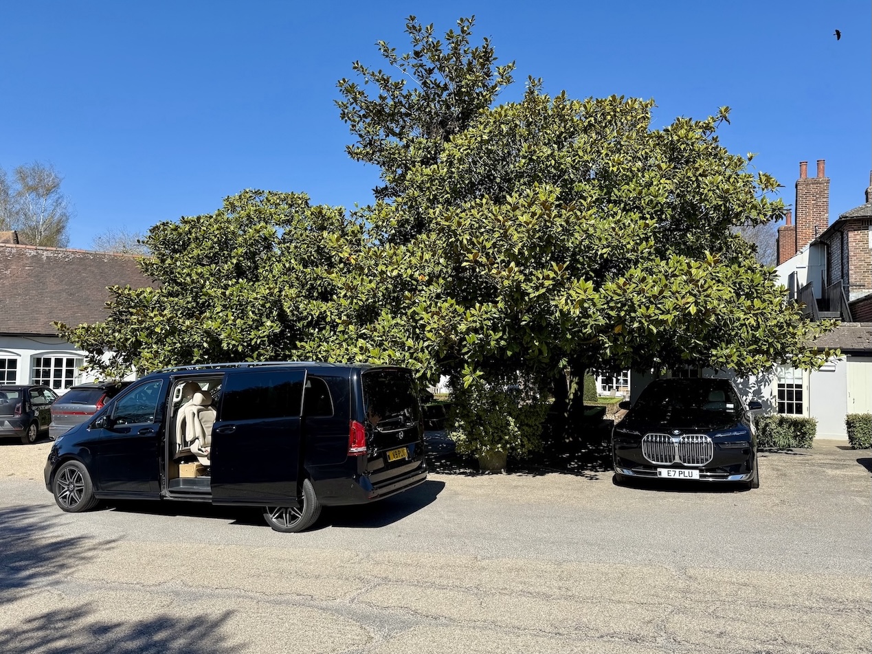 VIP Transfers at The Goodwood Hotel: BMW i7 and Mercedes V-Class in the Spotlight