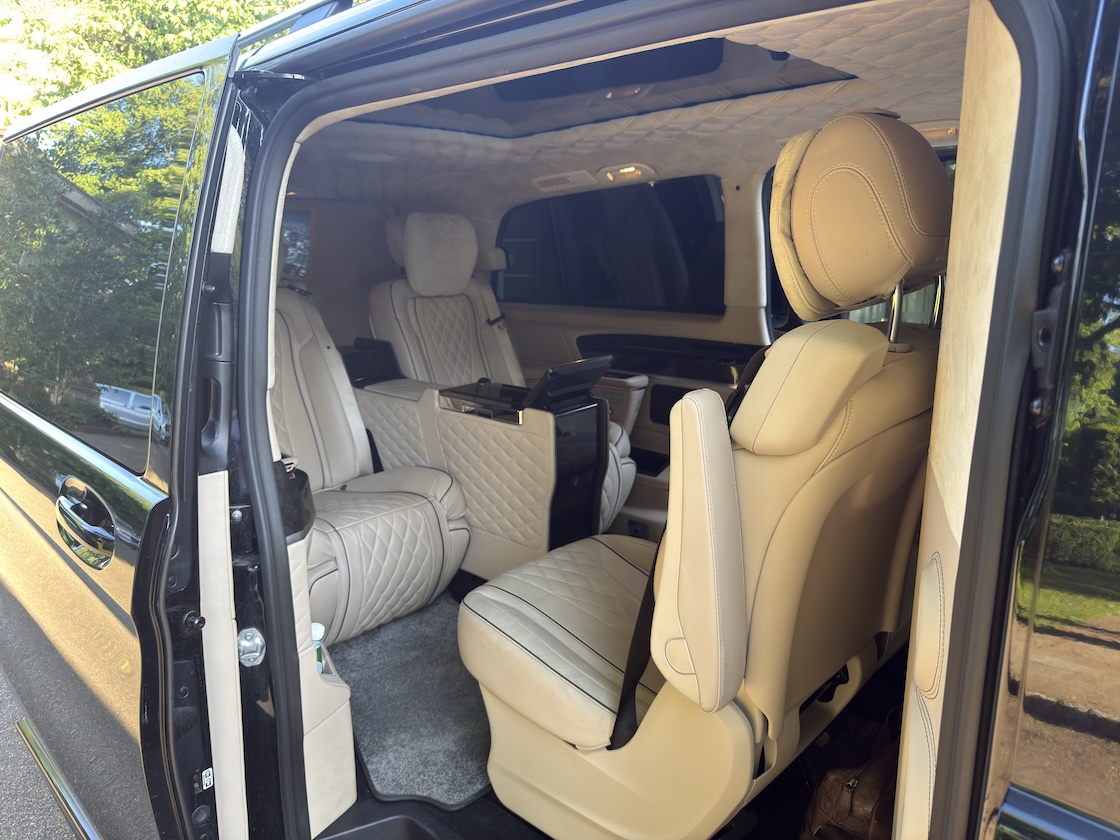 Luxury Travel with the Senzati Jet Class: A Two-Day Journey by Plus Chauffeurs