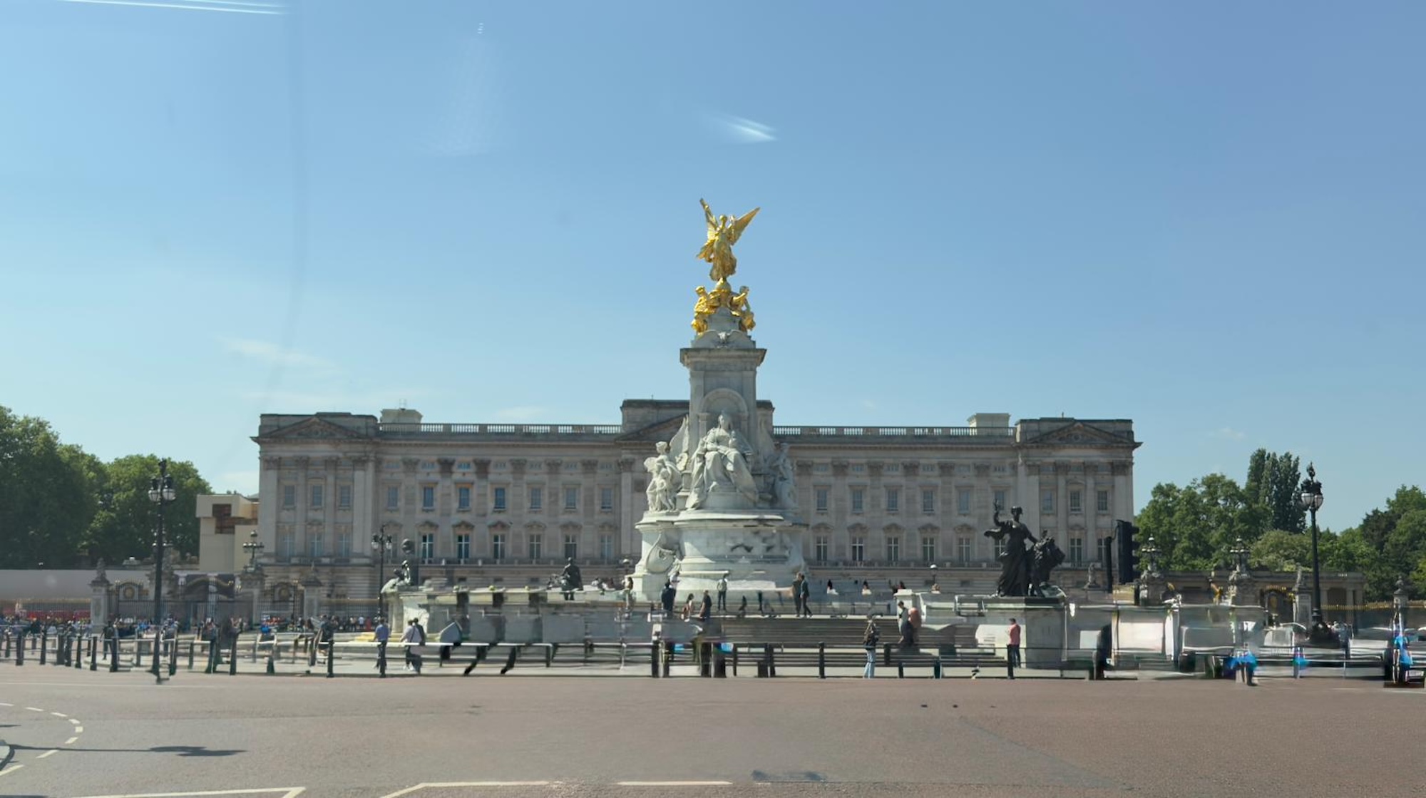 Luxury Chauffeur View: Buckingham Palace Captured by Plus Chauffeurs Driver