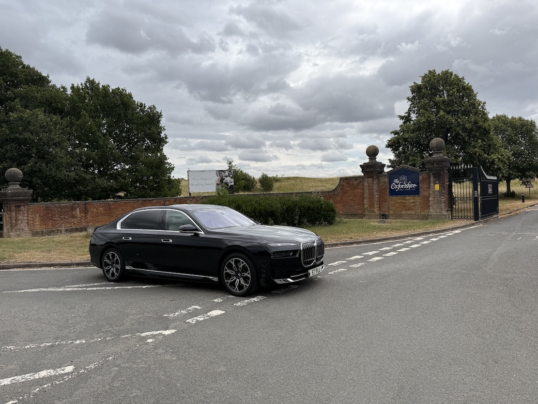 Chauffeur Drop-Off at The Oxfordshire – A Day of Luxury and Precision