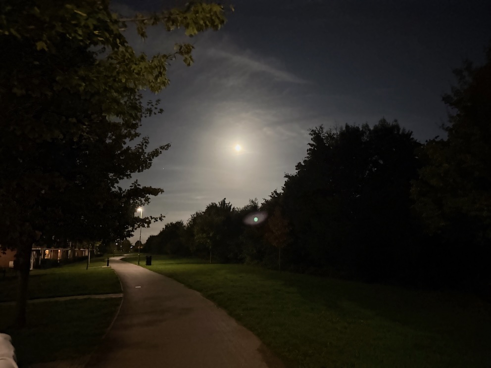 full moon September, autumn chauffeur travel, evening chauffeur service Southampton, Plus Chauffeurs, seasonal luxury travel UK