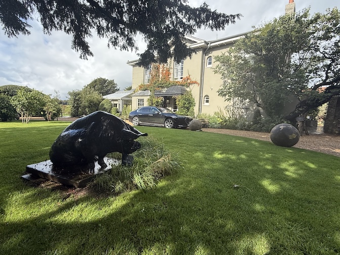 BMW i7 at THE PIG – South Downs: VIP Revival Runs, Quiet Luxury & Country Comfort